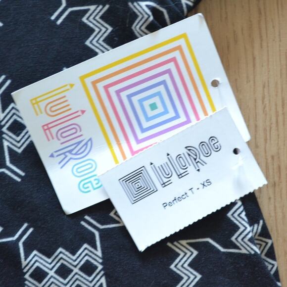 LuLaRoe Shirts Bundle 4 Size XS (Women's) - Picture 8 of 11